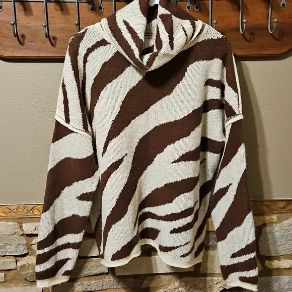 POL Oversized Brown and Cream Zebra Sweater Size Medium - Picture 2 of 5